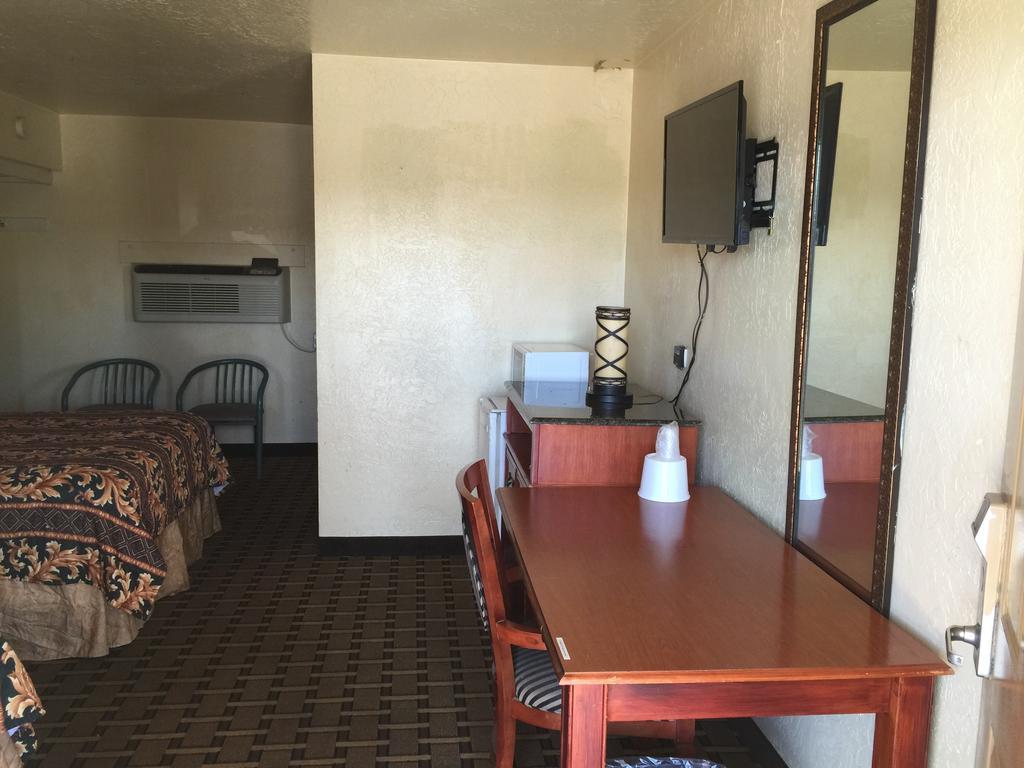 Encore Motel Farmington Room photo