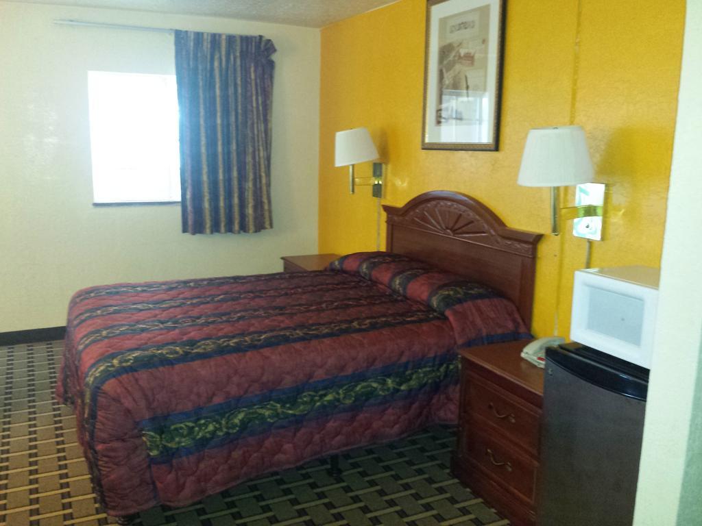 Encore Motel Farmington Room photo